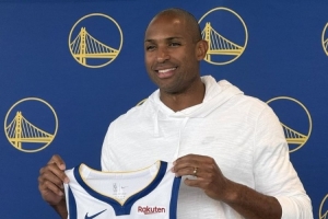 霍福德表示，他与追梦格林的组合将非常默契，加盟球队后最依赖追梦，并一直视其为学习对象。