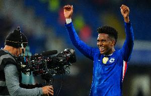 18岁新星埃斯特旺身价已达6000万欧元，9月为巴西队首开纪录，10月又为切尔西斩获处子球，一切进展水到渠成。