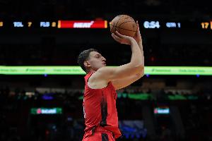 4年6240万！斯波盛赞约维奇成长：续约合同实至名归