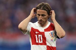 米体报道称，莫德里奇在国家队首次登场时曾与图多尔并肩作战，两人共同出战过6场比赛。