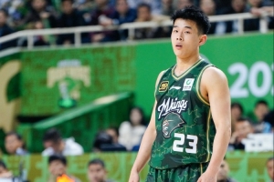 林葳表示，NCAA的节奏相较CBA更快，球队需要更迅速地推进反击、组织退防，并降低失误率。