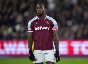 据BBC报道，安东尼奥目前正在布伦特福德训练，但这并不代表布伦特福德已与其签约。