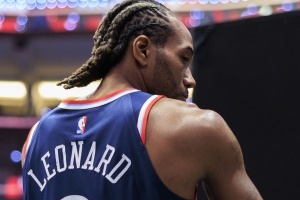 现役球员胜率前十排名：莱昂纳德断层式领跑，库里、汤普森紧随其后，詹姆斯位列第九。