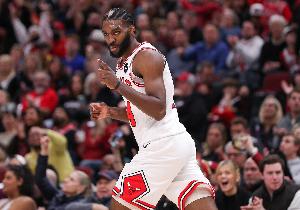 多诺万：帕威若想在NBA立足，关键在于能否在比赛中持续展现拼搏精神。