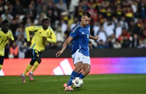 17岁7个月！据意天空报道，卡马达成为意大利U21国家队队史最年轻进球者。