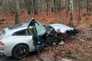 严重车祸致损，安东尼奥的法拉利残骸挂牌价4万镑，新车原价26万。