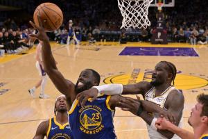 追梦在季前赛中抱怨裁判判罚，当时湖人罚球数以19-0领先勇士，而詹姆斯和东契奇都还未登场。