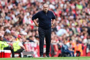 《邮报》：澳波在球队输球后于更衣室对球员怒吼，其训练中身体对抗的要求也远超以往。