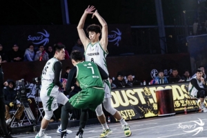 2025赛季超三联赛直播吧人气球员周嘉豪：目标入选三人篮球国家队