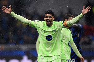 世体报道称，阿劳霍挺身而出，其积极的态度和胜利者心态正是弗里克所需要的。