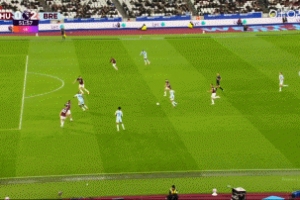 AWS服务中断致英超半自动越位技术停用，小蜜蜂球员进球被划线取消。