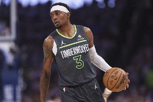 爱德华兹回忆麦丹隔扣杨瀚森：我当时对他说，兄弟，那球可太坏了。