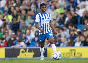 英国媒体报道，曼联俱乐部正着眼于2026年，计划引进两名新的中场球员，其中巴莱巴等多名球员已被视为潜在目标。