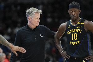 科尔感谢2位助教谏言：收官阵容身形、尺寸及防守表现 真是太棒了