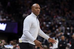 奥尼尔：真为比卢普斯这些人感到羞愧，拿着900万年薪还要掺和这种事。