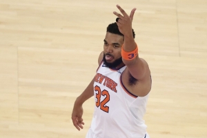 名记透露，考虑到唐斯遭遇了股四头肌二级拉伤，尼克斯方面预计将安排他获得若干休息日，以帮助其顺利康复。