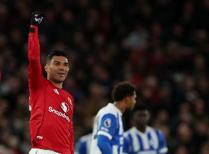 曼联是否与卡塞米罗续约成焦点，这位33岁的绝对主力近期贡献传射，其近30万周薪的合同将于明年到期。