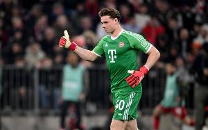 乌尔比希禁区外手球未被出示红牌！德足协解释：皮球反弹时其手臂处于自然位置。