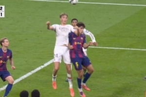 前裁判解析国家德比：赫伊森对库巴西无犯规，佩德里早该领第二张黄牌