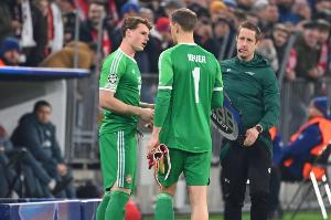 拜仁主力今日于室内进行训练，17岁后腰兰贝首次加入合练。