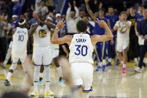 库里、追梦与巴特勒将努力扛起球队大旗，同时也为每位球员的贡献感到高兴。