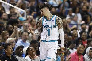 克尼佩尔：我三球小桥都是极具奉献精神的球员，与他们并肩作战十分惬意。