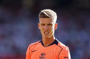 奥尔莫伤病频发，《每体》报道称德科已与其经纪人会面，或将安排对其进行全面的医学检查。