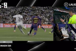 官方裁定：维尼修斯对亚马尔的犯规动作应取消点球，同时加西亚存在手球犯规。