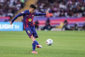 佩德里、费尔明等球员在休息日主动前往基地加练，莱万已伤愈恢复，据《每日体育报》报道。