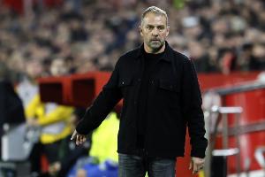 伤病潮冲击下，世体报道称弗里克在13场比赛中被迫使用了13种锋线组合和8种防线组合。