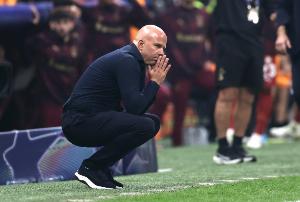 斥资5亿仍难逃伤病魔咒，利物浦新援表现堪忧：维尔茨与埃基蒂克状态低迷，009号更是迷失方向。