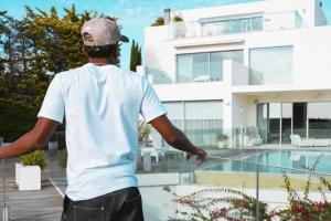 世体：18岁天才亚马尔豪掷1050万欧元购入豪宅，此住所曾为皮克与夏奇拉共居之所