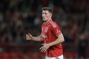 英媒报道称，曼联正致力于在冬季转会窗签下安德森，其转会费高达7000万英镑，并将面临来自曼城等俱乐部的竞争。