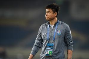 逾千天津球迷远赴山东，为津门虎队客场征战泰山队助威。