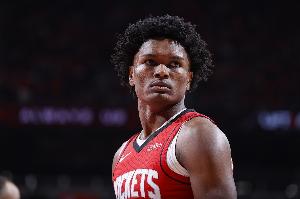 阿门：对手不可能一直放空我们，除了亚当斯，我们其他球员都能投三分。