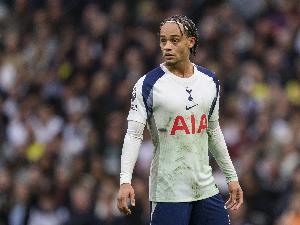 热刺队史标王西蒙斯遭遇困境，6500万欧元引进后12场赛事未能贡献进球或助攻，多次被替换下场且表现持续低迷。