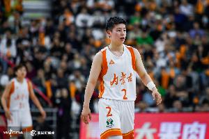 内蒙古女篮与球员李缘因提前解约一事存在分歧，双方目前正就此进行协商。