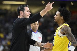 曾令旭谈NBA：机会与奇迹无处不在，尼克-史密斯如泥鳅般让开拓者难以防守。