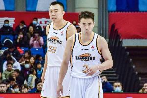 赵继伟谈及全运会与韩德君的搭档时表示，两人并不太熟悉，因为韩德君当时已经退役并且有半年时间没有出现在公众视野中。