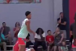 切特当年全网爆火的原因！在训练营秀操作戏耍库里，还送大帽