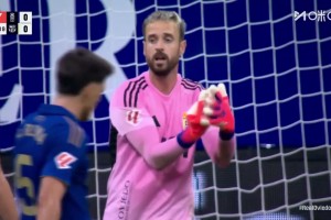 巴萨攻势如潮！拉菲尼亚外围远射击中立柱！阿劳霍补射再被扑出！