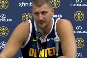 约基奇调侃布朗：之前我们一起夺冠，现在我要再次拯救他的生涯！