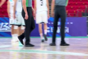 巴萨女球迷谈亚马尔的状态：可能谈恋爱谈太多，要戒色了啊