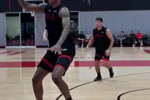 韦德：老詹当年来热火说要多多拿冠军，他想得太简单了